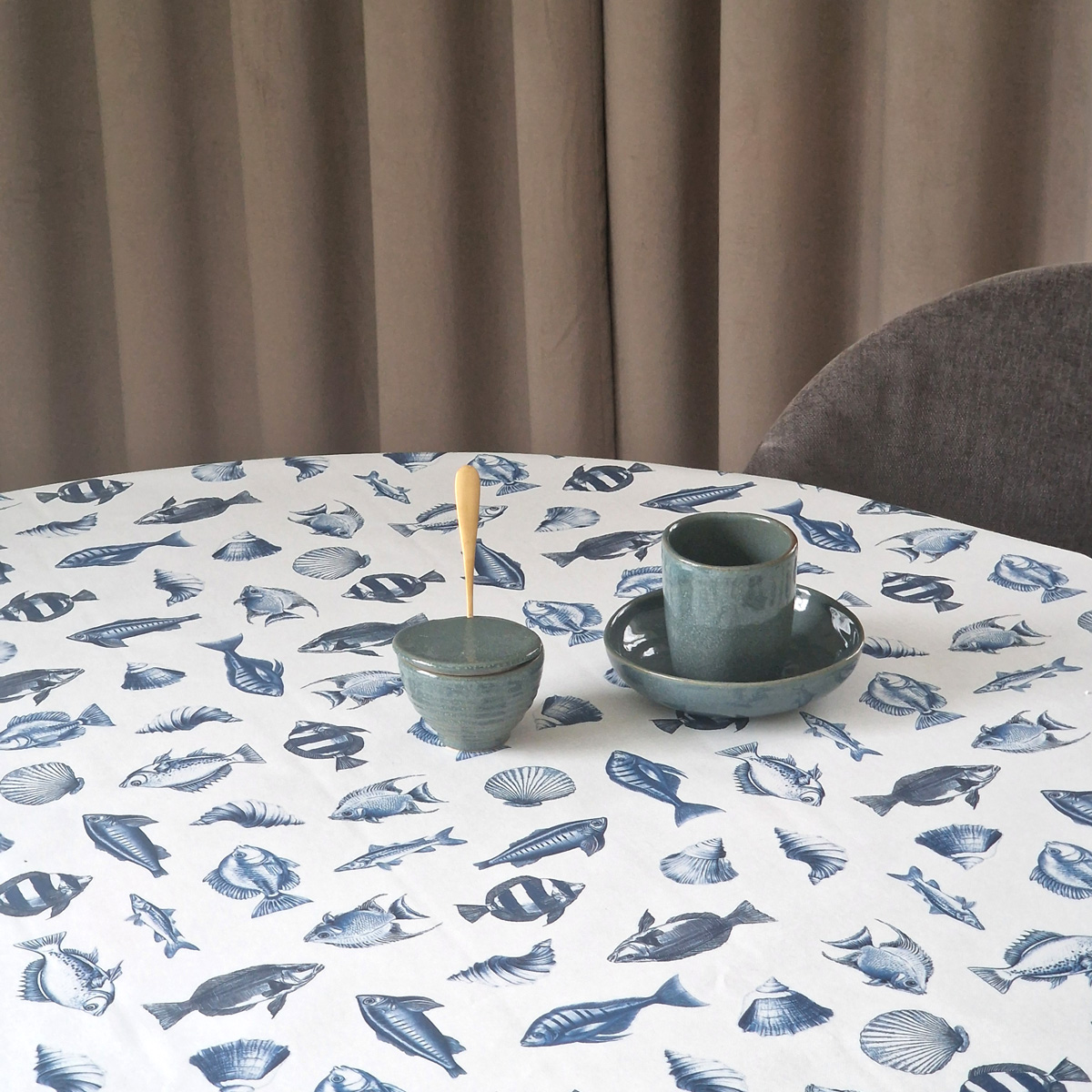 FISHY FISH TABLE CLOTH