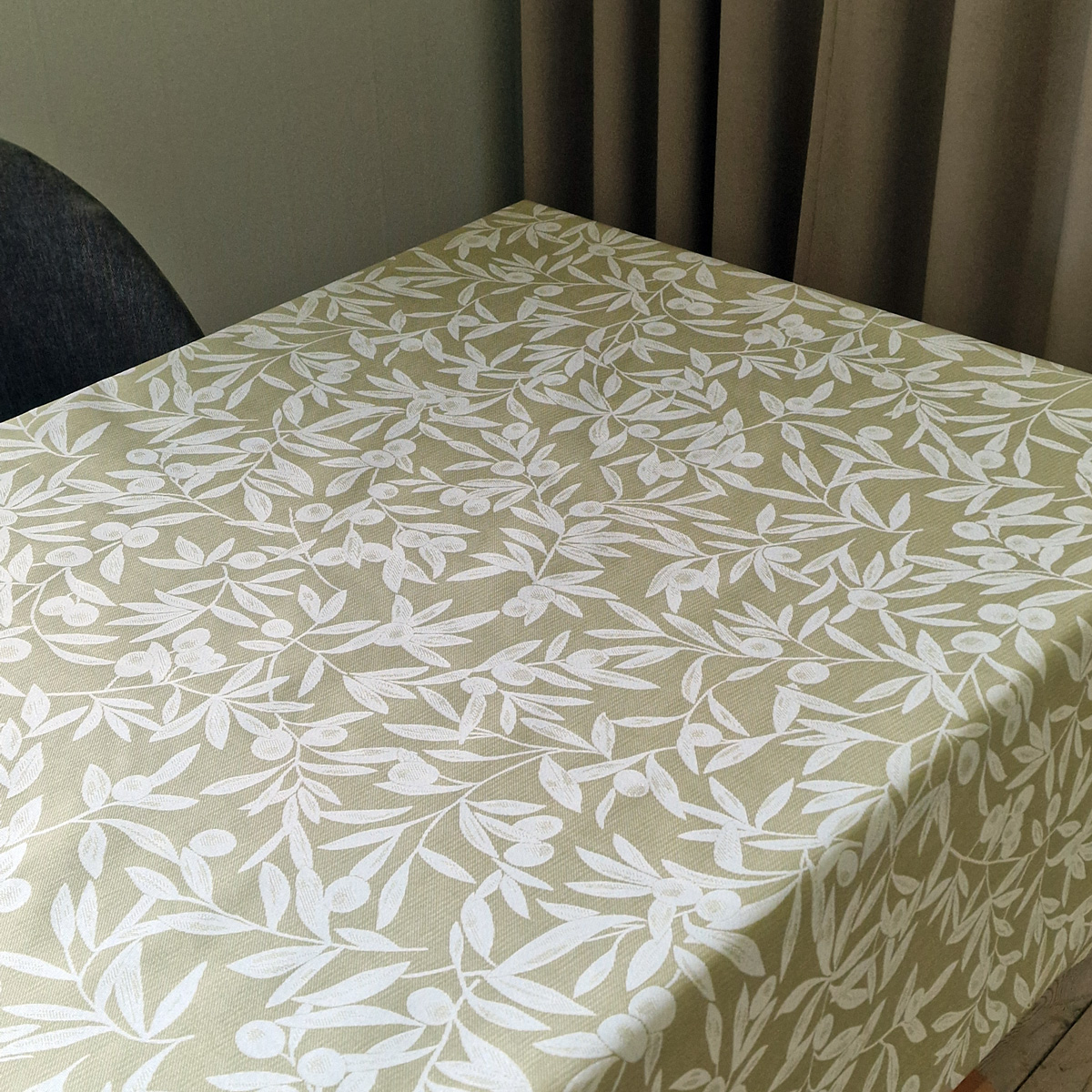 OLIVIA TABLE CLOTH
