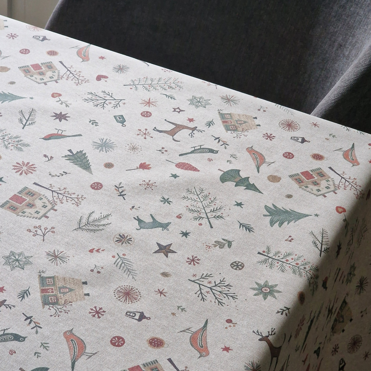 XMAS ELEMENTS TABLE CLOTH
