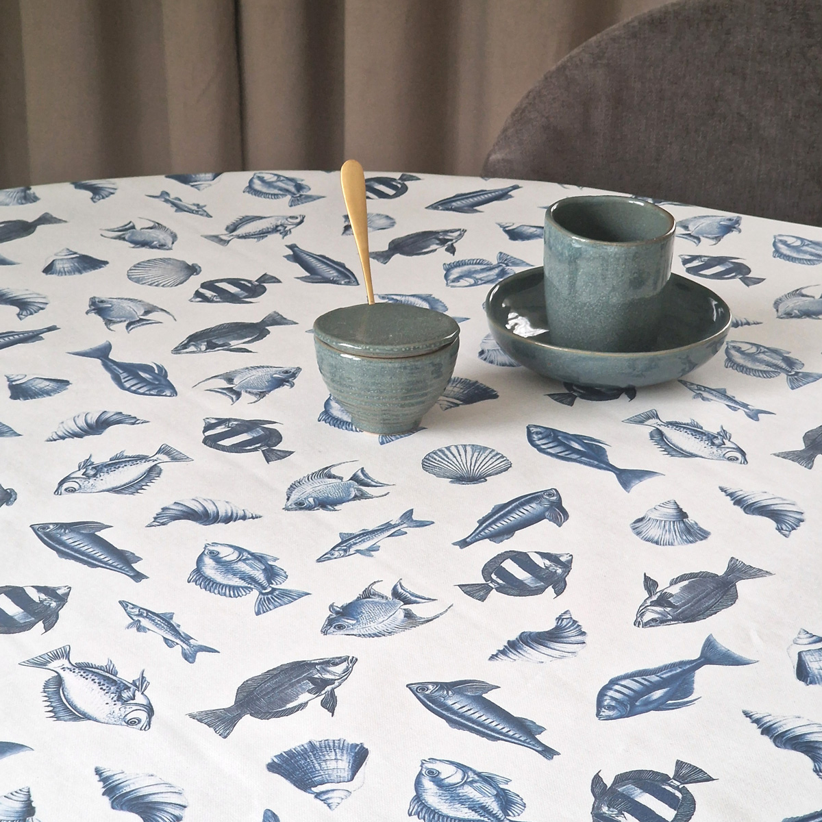 FISHY FISH TABLE CLOTH