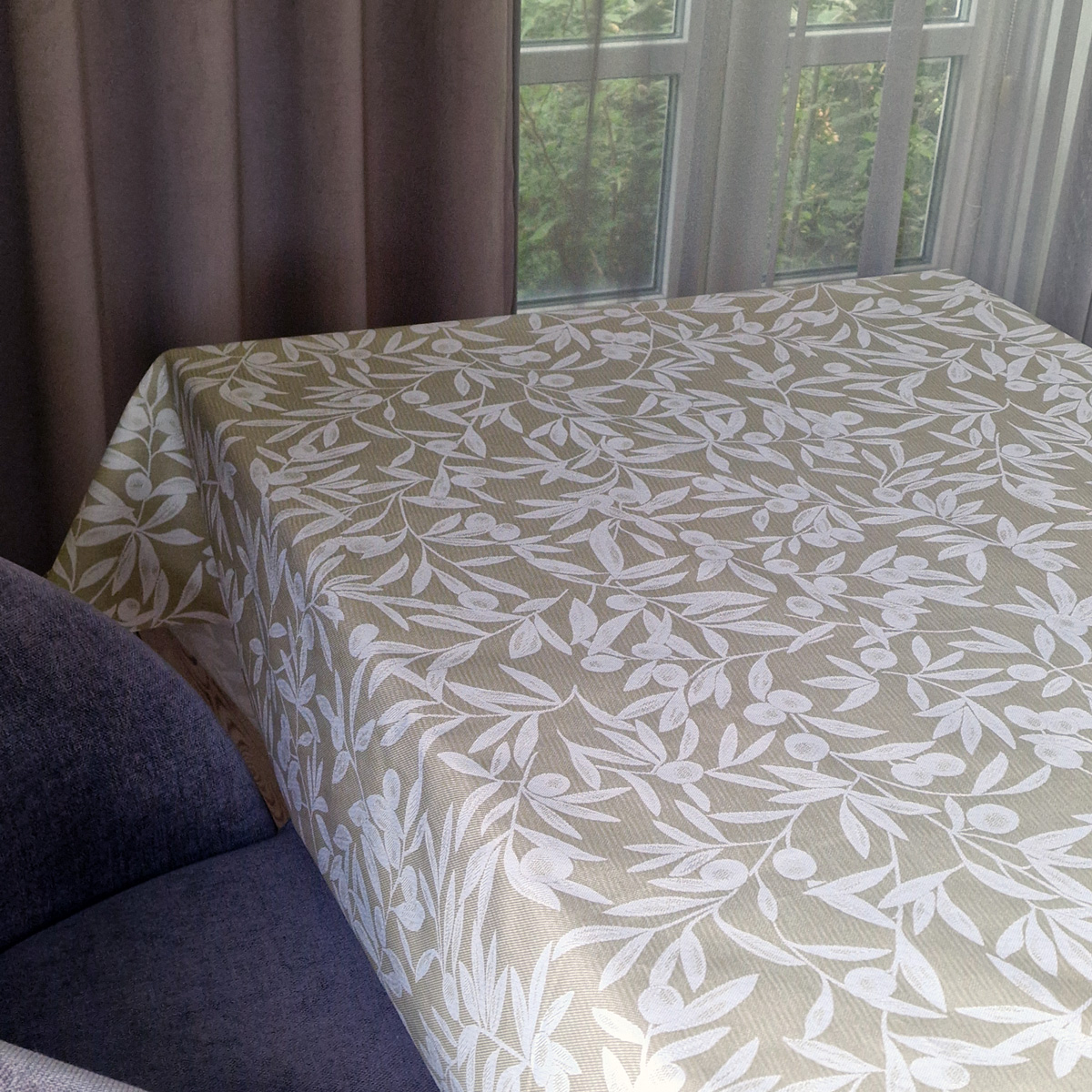 OLIVIA TABLE CLOTH