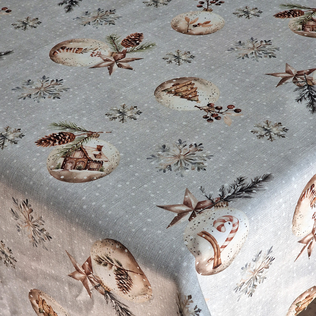 XMAS BAUBLES TABLE CLOTH